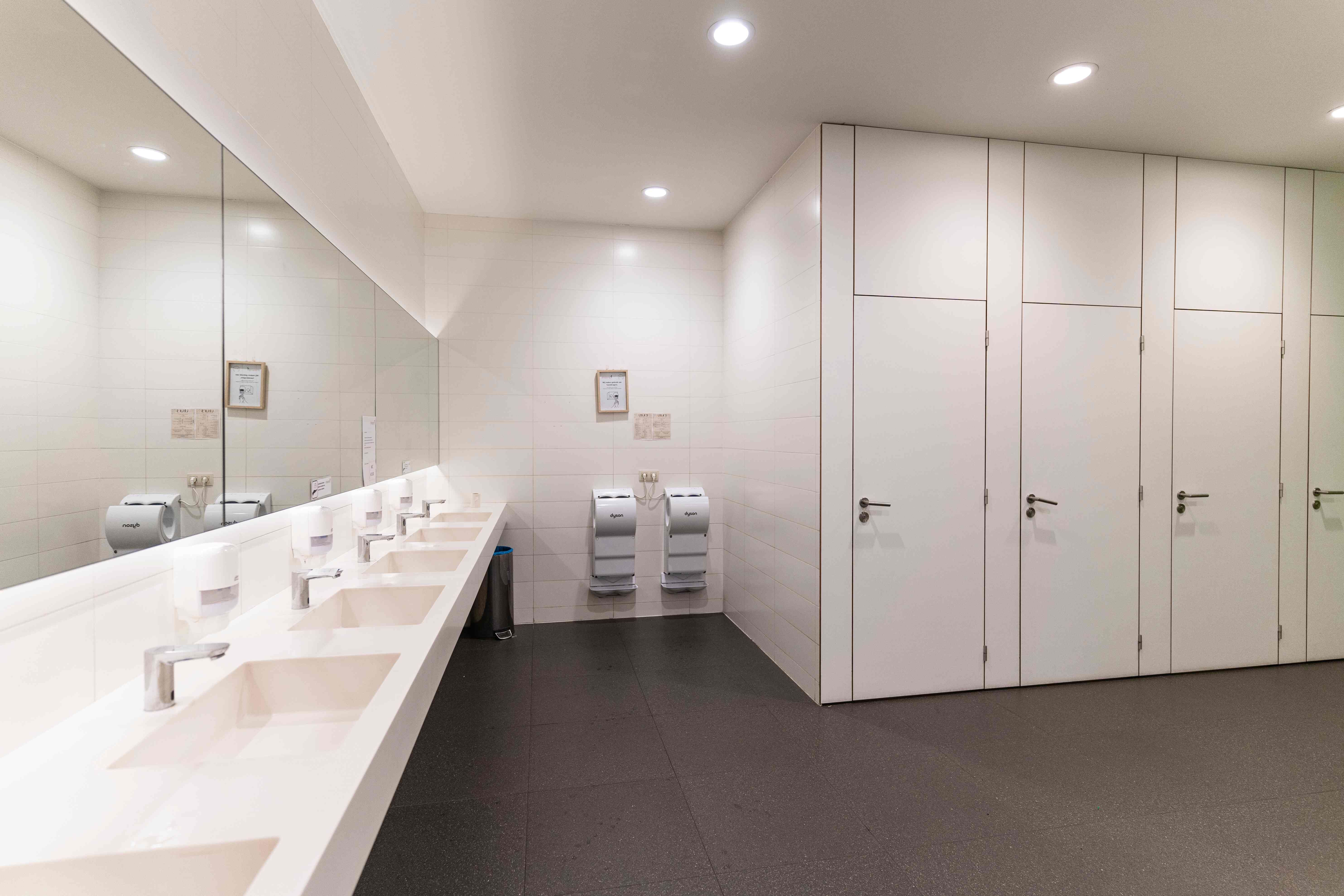 toiletten shopping 1 genk